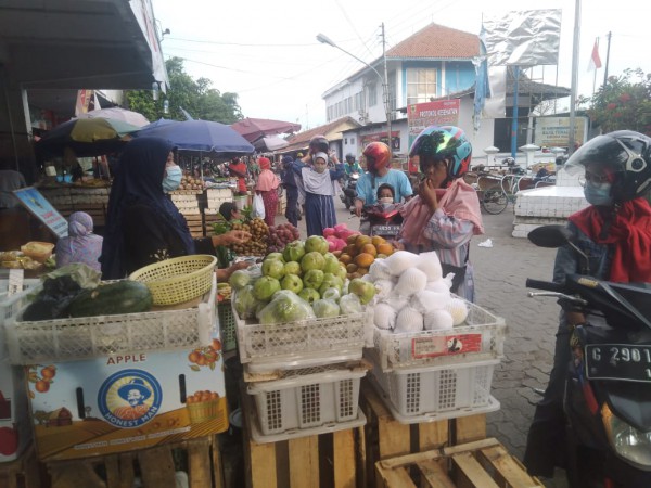 Pedagang Pasar Pagi Pemalang Kini Tertib Kenakan Masker