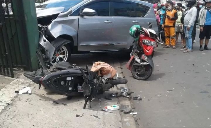 Polisi Penabrak Harus Jadi Tersangka, Roy Suryo: Secara Fakta, di Tangannyalah Innova Tersebut Bisa Terpental