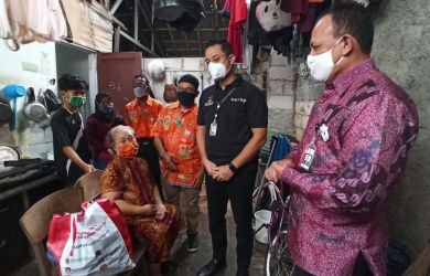 Miris, Ketua KPK Pernah Dampingi Mensos Juliari Bagi-bagi Bansos Covid-19