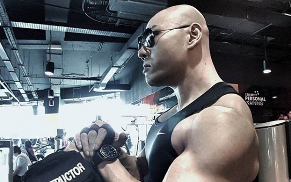 Kena Penyakit HNP Tulang Punggung Deddy Corbuzier Hancur, Tapi kok Masih Bisa Berdiri?