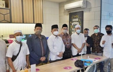 Jemput Jenazah 6 Anggota FPI, Fadli Zon Bersama Romo Syafei