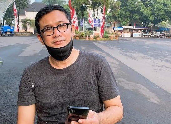 Denny Siregar Singgung Pengakuan Aa Gym yang Positif Corona: Gimana Aa? Mau Jokowi atau Aa Duluan?