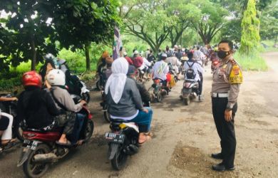 Polresta Bandung Dikepung Massa FPI yang Tuntut Pembebasan Habib Rizieq Shihab