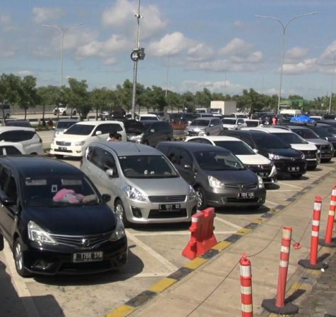 Libur Nataru, Tol Pejagan-Pemalang Mulai Dipadati Pemudik