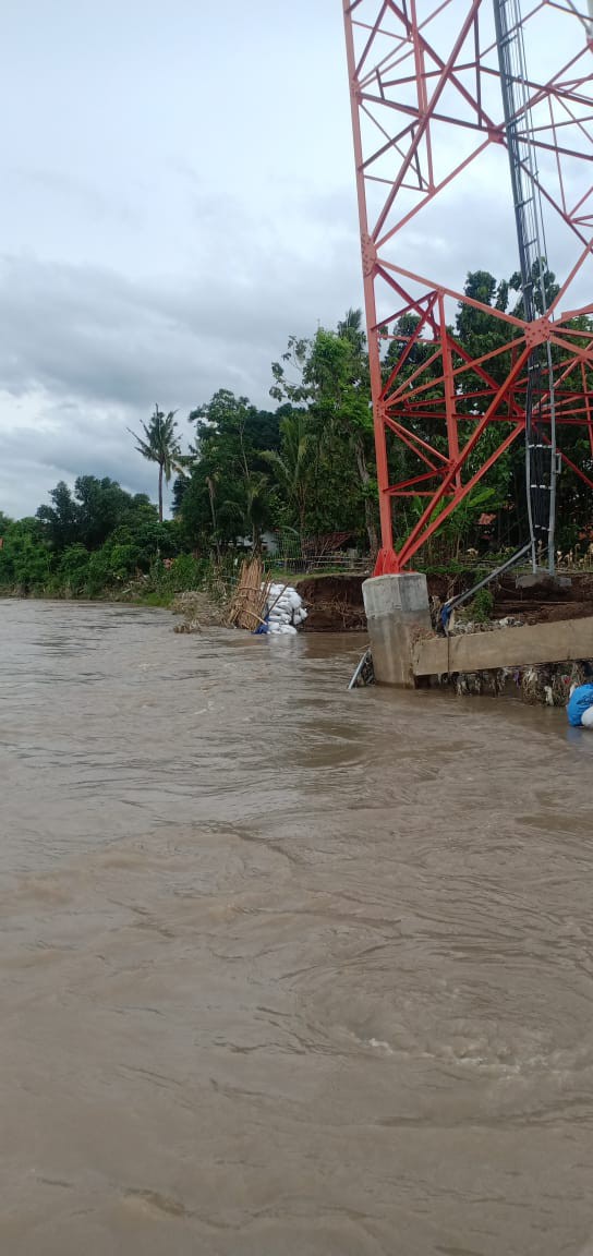 Ngeri, Ada Tower BTS di Brebes yang Miring Ancam Warga