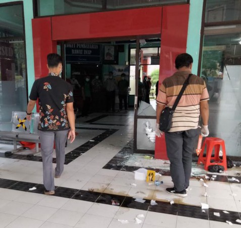 Usai Digeruduk Warga yang Jemput Paksa Pasien Covid-19, Pintu Lobi Utama RSUD Brebes Rusak