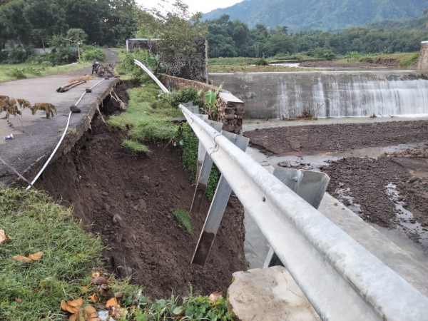 Amblas, Jalan Kabupaten di Brebes Terancam Putus