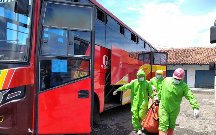 Diduga Kelelahan, Penumpang Ditemukan Meninggal di Dalam Bus di Terminal Adiwerna