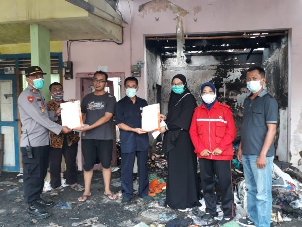 Korban Kebakaran Rumah dan Toko di Dukuhturi Dapat Bantuan