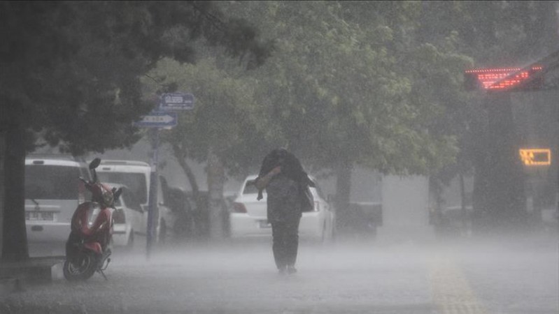 Waspadai Puncak Musim Hujan, Banjir dan Longsor Ancam Sejumlah Wilayah