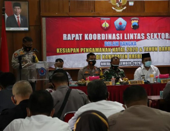 Di Tengah Pandemi, Warga Brebes Dilarang Rayakan Pergantian Tahun