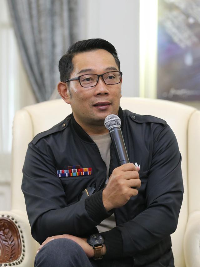 Ridwan Kamil Tembak Mahfud MD, Zaini Shofari: Jangan Sedikit-sedikit Baper