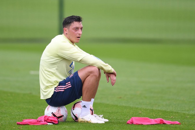 Mesut Ozil Pergi dari Arsenal, Legenda Arsenal Ikut Baper