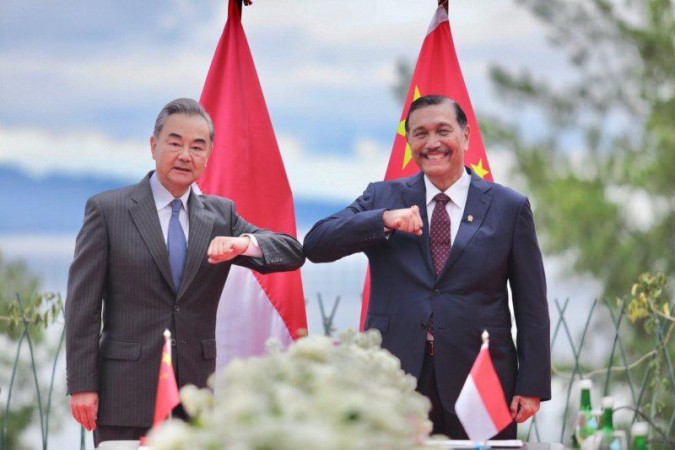 Luhut Ketemu dengan Menlu China, Hubungan Indonesia-China Semakin Mesra