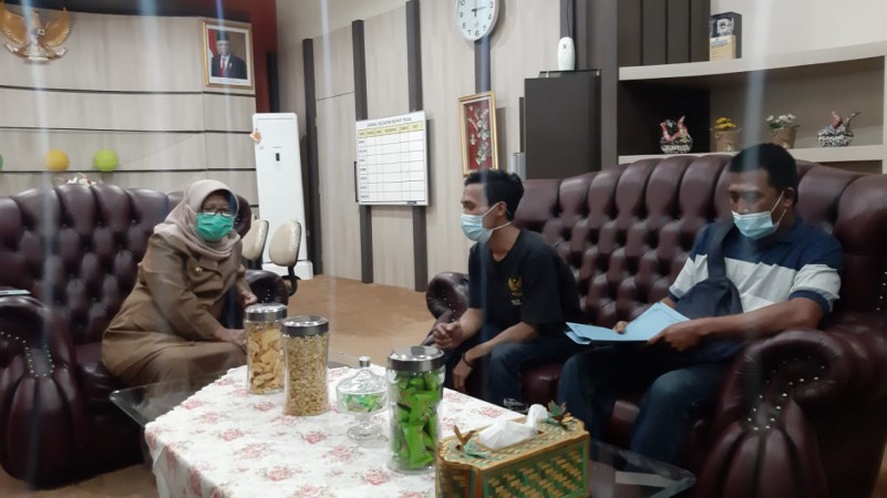 Keluarga Bayi yang Meninggal dan Dibawa Pulang Pakai Motor Ngadu ke Bupati Tegal