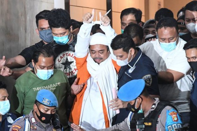 Pesan Habib Rizieq ketika Dipindahkan Penahanannya: Setop Kegaduhan, Bangun Kedamaian