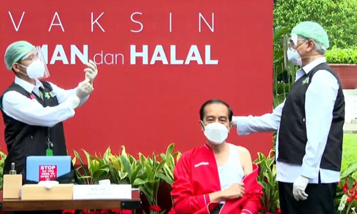 Divaksin Covid-19 yang Kedua, Presiden Jokowi Hanya Pegal-pegal Setelah Dua Jam Disuntik