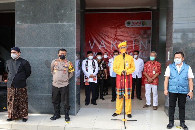 Vaksinasi Tahap Pertama Nakes di Jateng Ditarget Selesai Hari Ini