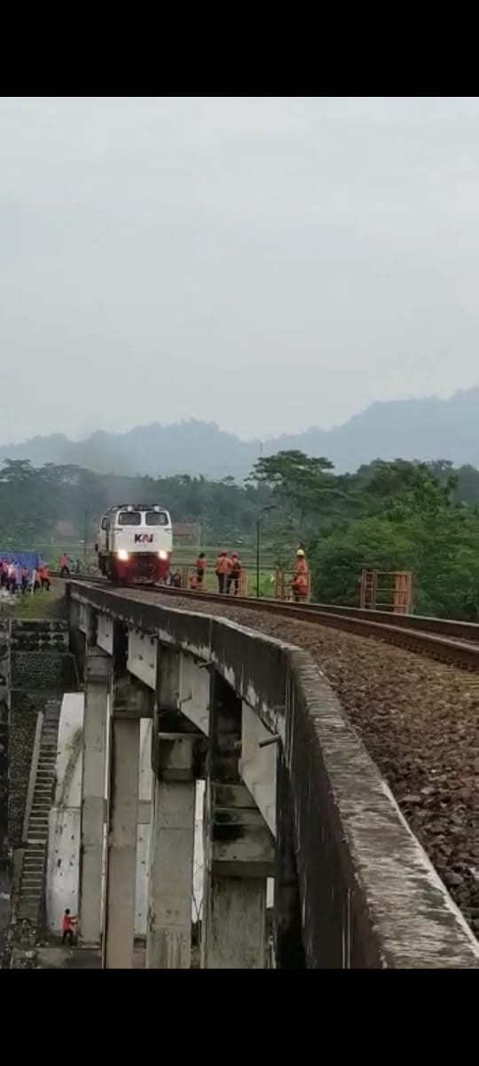 Pilar Jembatan Ambles, Perjalanan Sejumlah Kereta Api Dialihkan