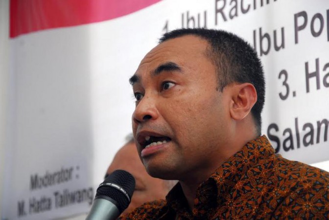 Daripada Wakaf Uang, Haris Rusly Sebut Jokowi Mending Sita Uang Hasil Korupsi Rp11.000 Triliun di Luar Negeri