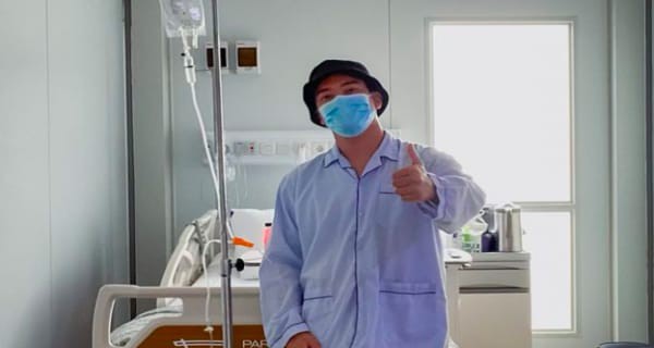 Positif Covid-19, Boy William Menari ala TikTok dengan Perawat Berbaju Hazmat