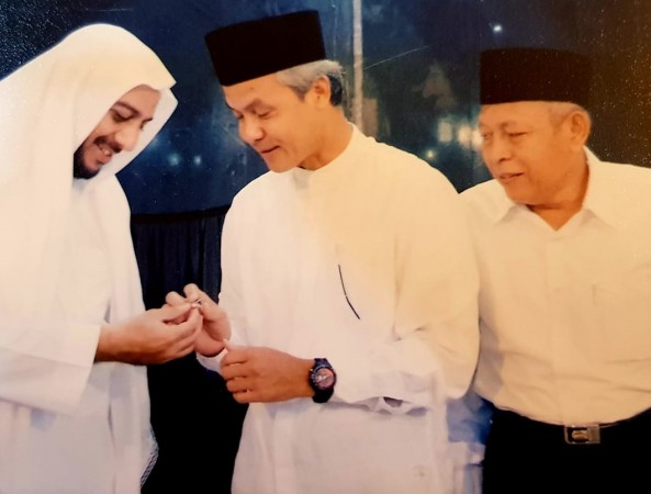 Berduka, Ganjar Kenang Tiket Pesawat Syekh Ali Jaber dan Undangan Mampir ke Rumahnya di Madinah