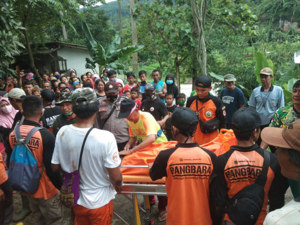 Dua Hari Menghilang, Pemuda di Brebes Ditemukan Tewas Tersangkut di Bebatuan