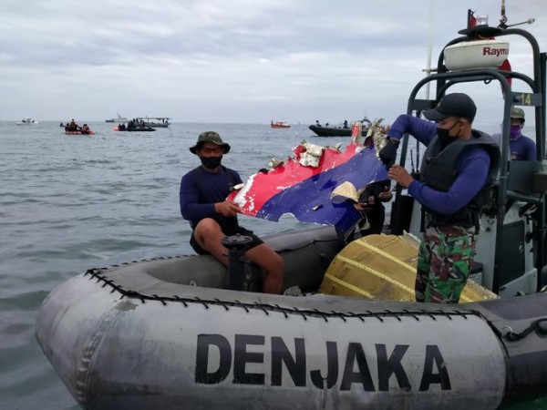 KNKT Sebut Pesawat Sriwijaya Air Pecah saat Menabrak Air Laut