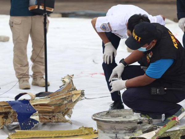 Tercebur ke Laut, KNKT Duga Mesin Pesawat Sriwijaya Air SJ-182 Masih Hidup