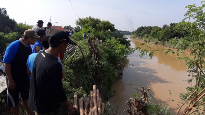 Tinggal Satu Meter, Tanggul Darurat Cisanggarung Ancam Permukiman Warga