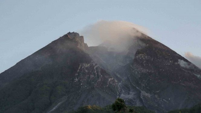 Mulai Semburkan Awan Panas, Merapi Masih Berstatus Siaga