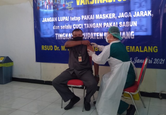 Vaksinasi di Pemalang Dimulai, Wakil Bupati Jadi Orang Pertama Disuntik