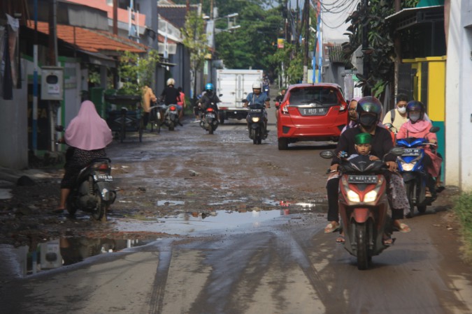 Diguyur Hujan, Masih Ada Kondisi Jalan di Perkampungan Kota Tegal yang Kumuh