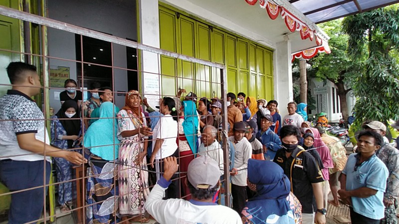 Demi Dapatkan Pupuk Bersubsidi, Petani di Brebes Rela Antre Berjam-jam