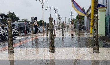 Banyak Pengunjung Bandel, Sepanjang Jalan Pancasila Masih Digunakan sebagai Lokasi Parkir