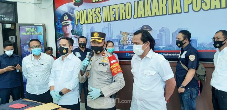 Ditanya Kenapa Nekat Mesum di Halte Bus, Pelaku Wanita: Tidak Apa-apa, Memang Kenapa?