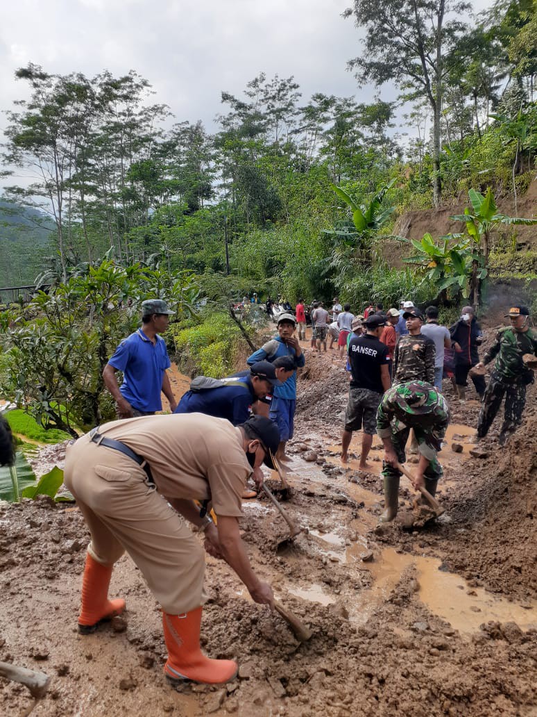 Akses Dua Desa di Pemalang Putus Tertutup Longsor