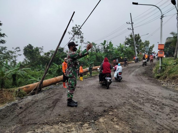 Semakin Parah, Retakan Jalan di Bukit Clirit Sudah Mencapai 500 Meter