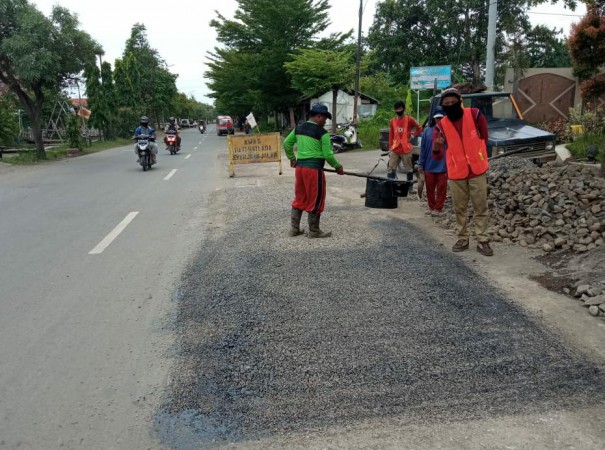 Rusak Parah, Sejumlah Ruas Jalan di Brebes Mulai Diperbaiki