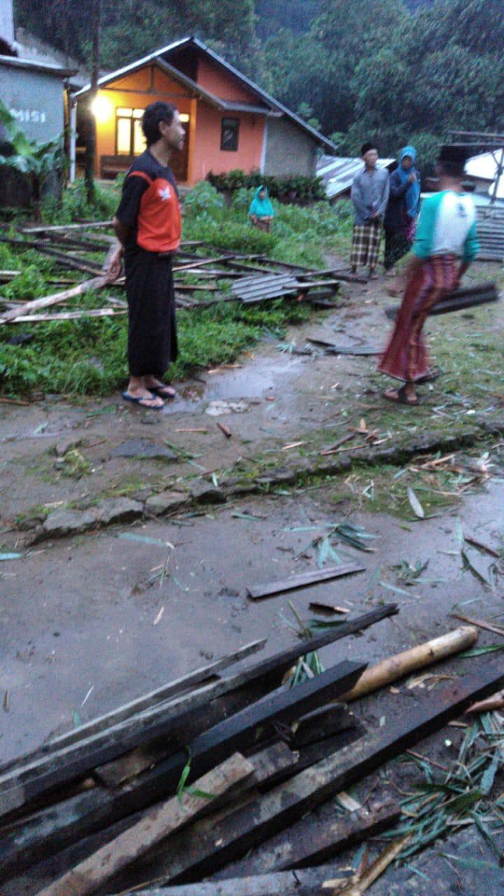 Desa di Kaki Gunung Slamet Kembali Disapu Angin Puting Beliung