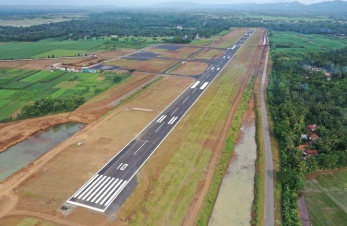 Tiang Listrik Ancam Ganggu Penerbangan di Bandara Jenderal Besar Soedirman