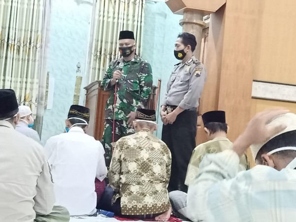 Mencegah Penyebaran Covid-19, TNI dan Polri Gelar Safari Subuh