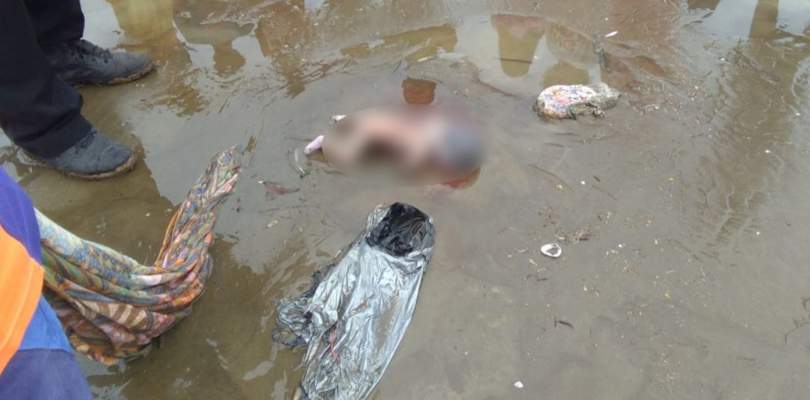 Warga Geger! Jasad Bayi Ditemukan Tertelungkup di Tepi Pantai Tanjungsari Pemalang