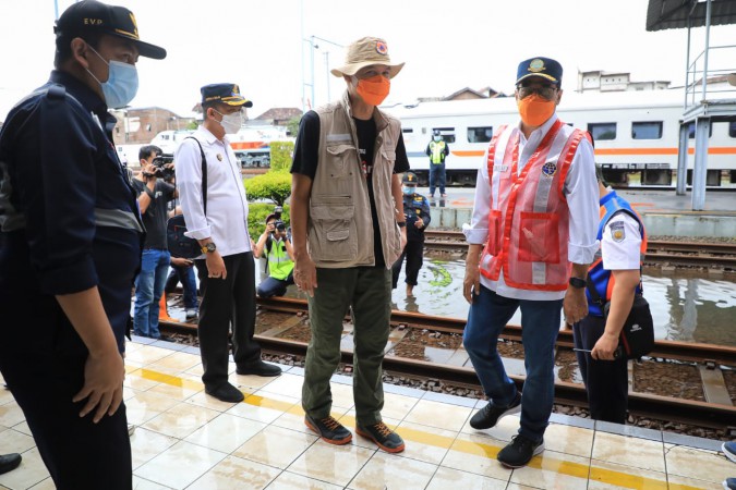 Cek Bandara dan Stasiun Tawang usai Kebanjiran, Menhub Puji Kesigapan Ganjar Pranowo