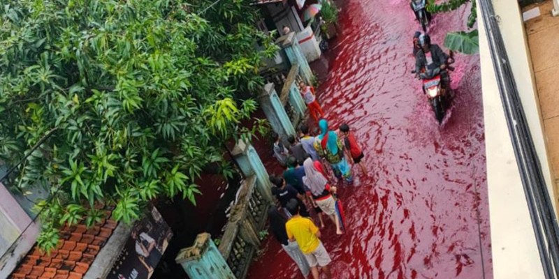 Air Banjir Menyerupai Darah di Pekalongan Jadi Bahasan Media Asing Terkemuka, Begini Penampakannya