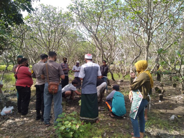 Jasad Bayi Malang Dimakamkan di TPU Syekh Maulana Samsudin, Polisi Buru Pelaku