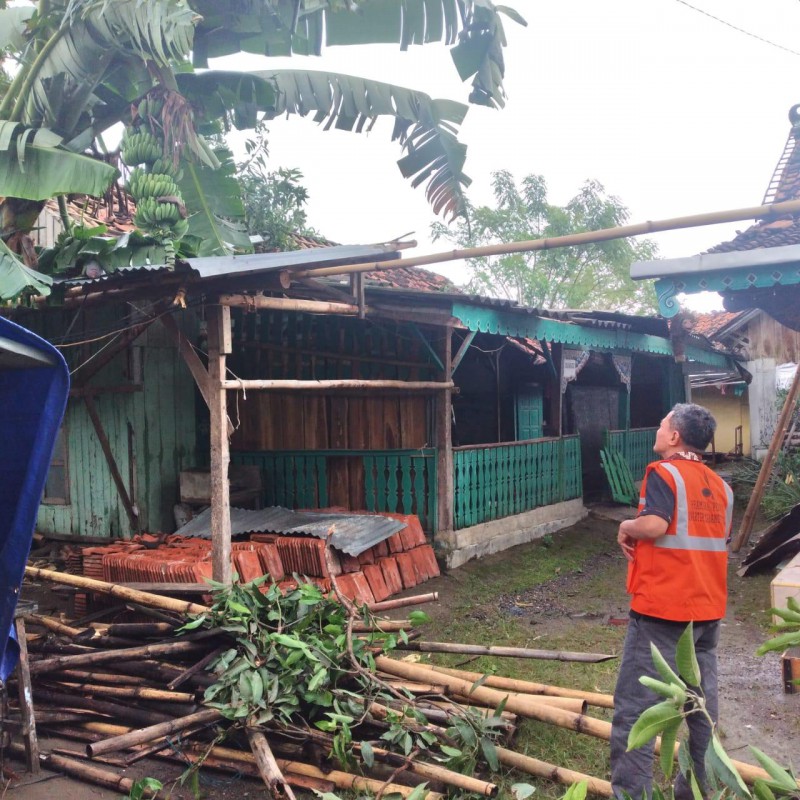 Angin Puting Beliung Terjang Lima Desa, Puluhan Rumah di Kabupaten Tegal Rusak