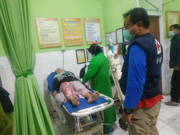 Guci Longsor, Empat Relawan dan Lima Orang Warga Luka-luka Tertimpa Reruntuhan Rumah