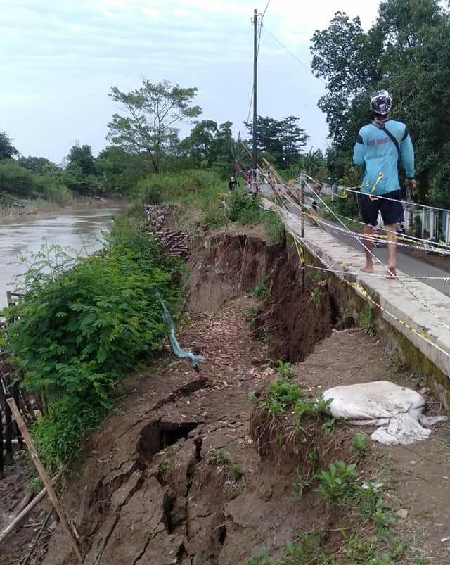 Tanggul Sungai Cisanggarung di Pekauman Habis Tergerus Air, Warga Sempat Ngungsi