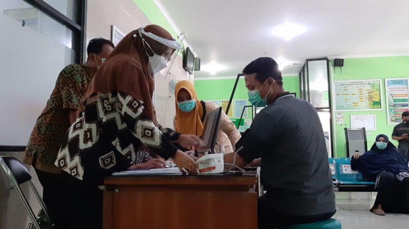 Dinkes Brebes Masih Verifikasi Data Pelayanan Publik untuk Menerima Vaksin Tahap II